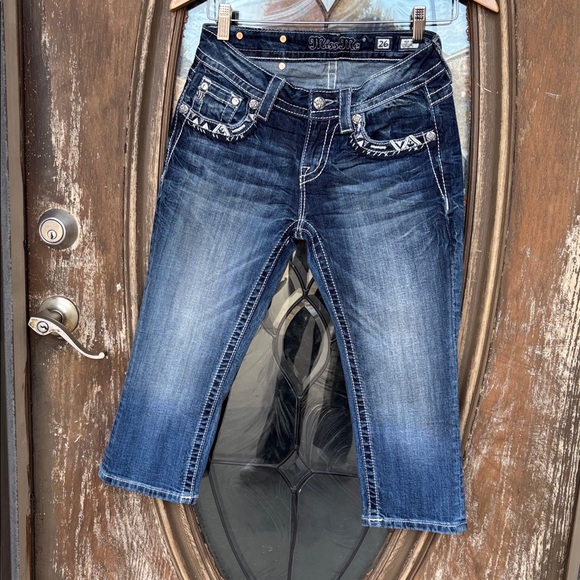 Miss Me Mid Rise Capri Jeans! Size 26 - Picture 3 of 5